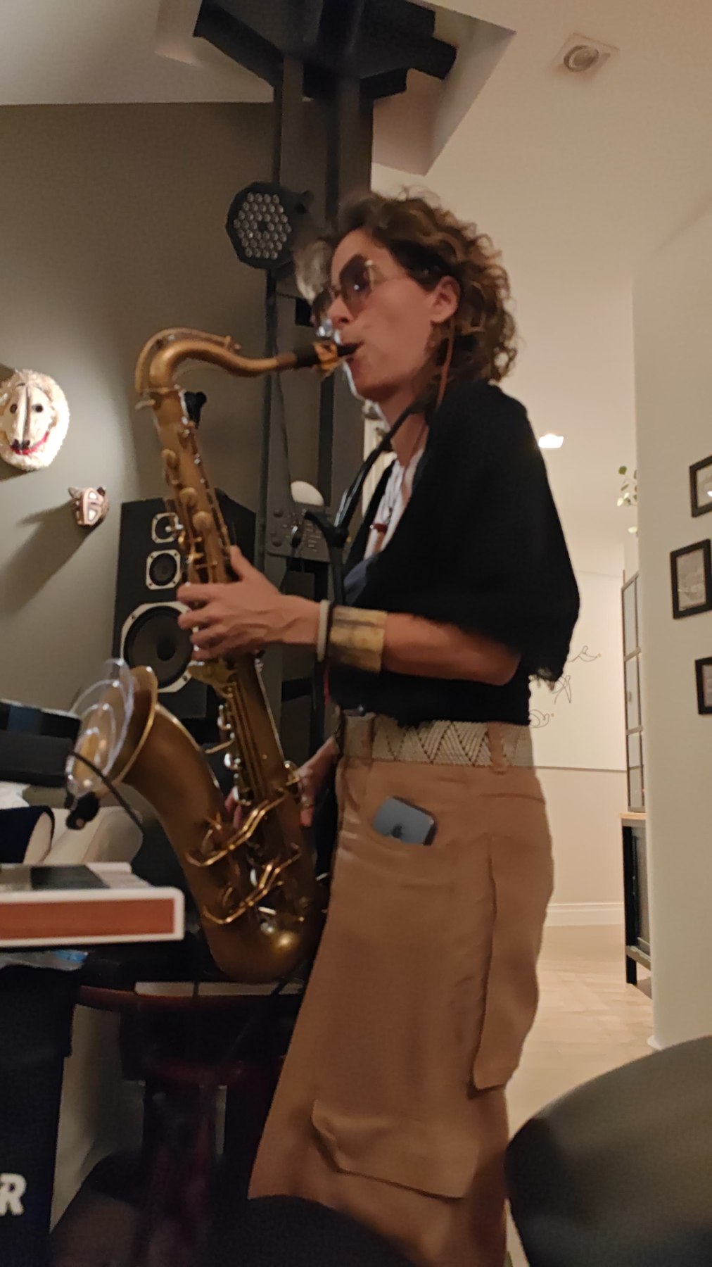 Saxofón en una Ronda de Casa Corah